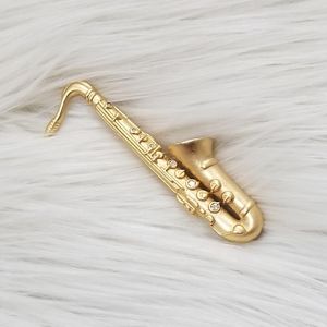 Vintage gold trumpet brooch